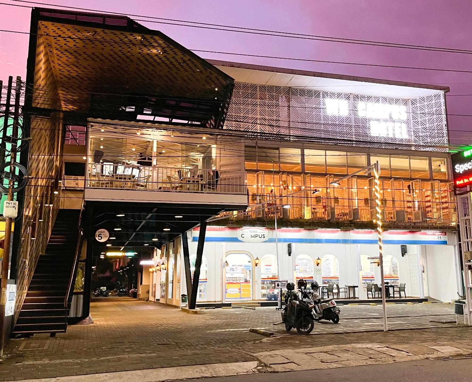 Hotel Wisata Niaga Campus Purwokerto Buitenkant foto